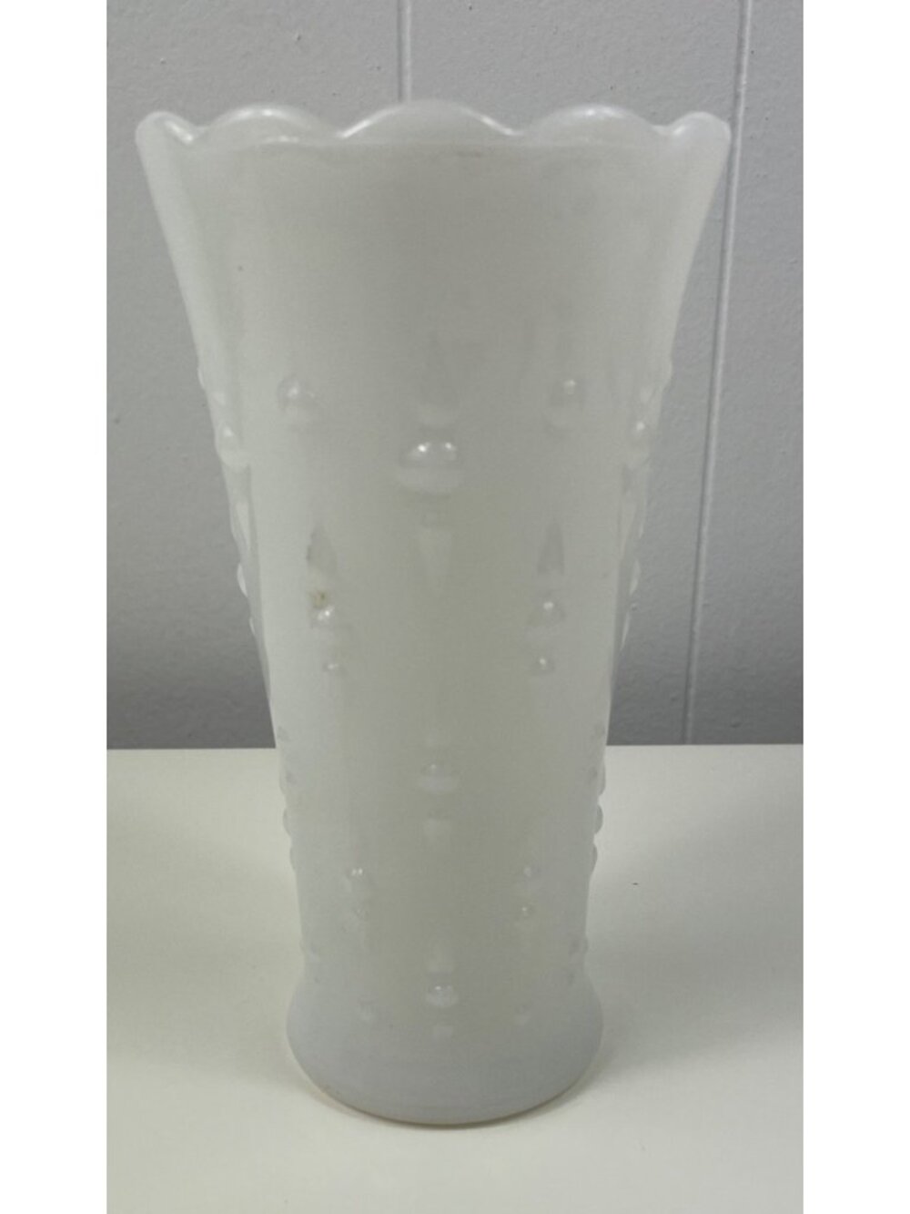 Anchor Hocking Milk Glass Vase With Scalloped Rim Teardrop Pattern